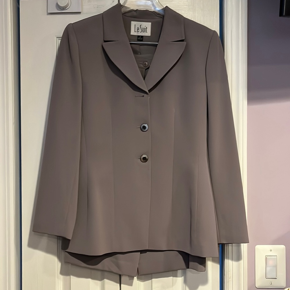Women’s Size 8 suit